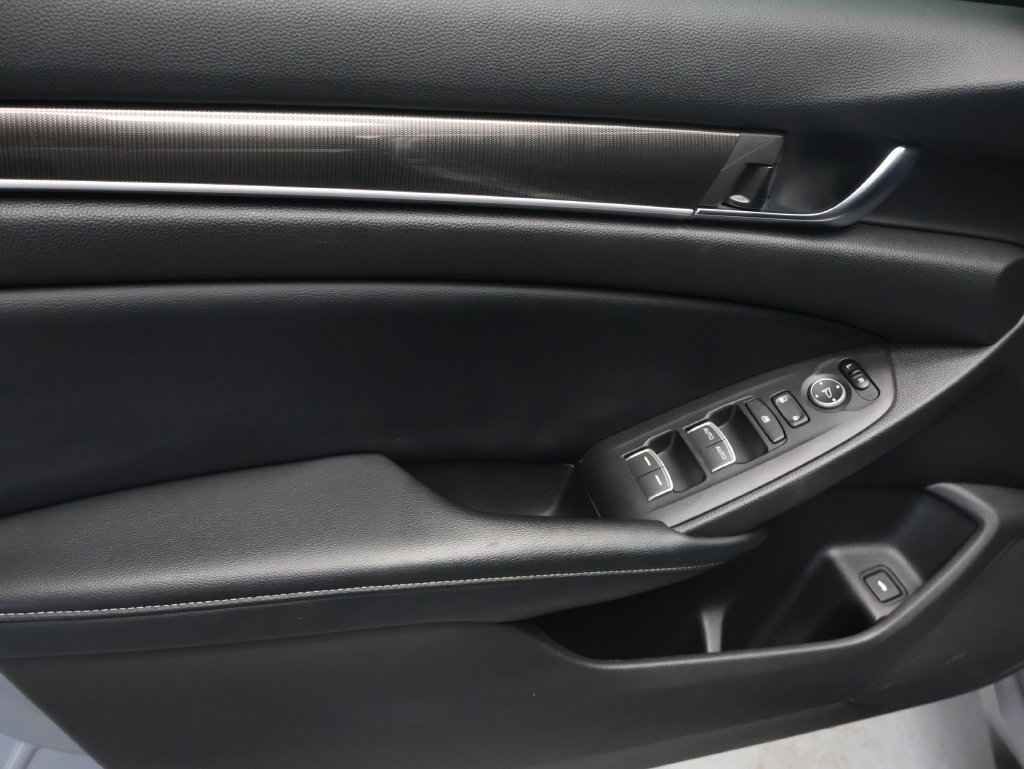 Used 2018 Honda Accord Sport image 15