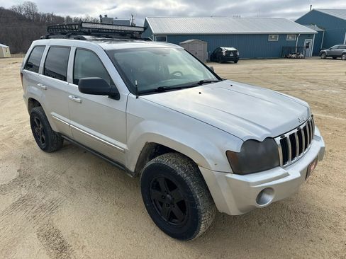 Used 2007 Jeep Grand Cherokee Limited w/ Trailer Tow Group IV image 4