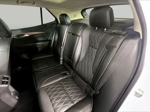 Used 2021 Buick Envision Avenir w/ Technology Package II FWD image 19
