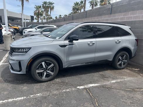 Used 2023 Kia Sorento EX w/ Panoramic Sunroof Package FWD image 3