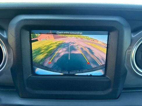 Used 2021 Jeep Wrangler Unlimited Sahara w/ LED Lighting Group AWD/4WD image 22