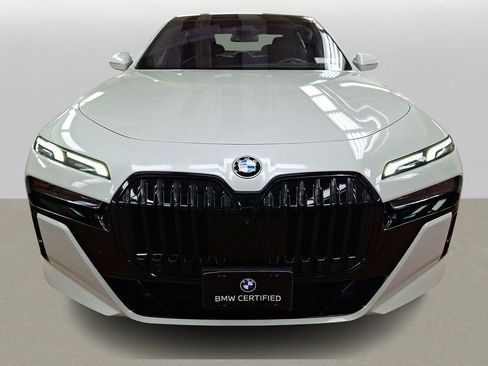 Certified 2023 BMW 760i xDrive image 2