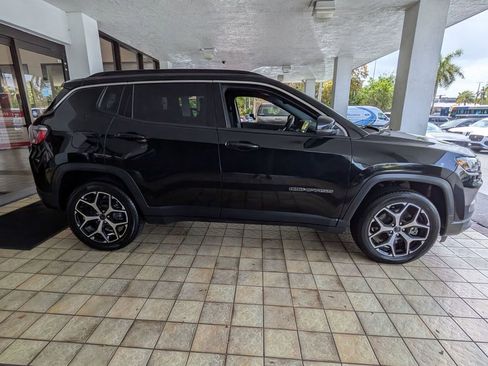 Used 2025 Jeep Compass Limited image 4