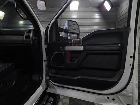 Used 2017 Ford F350 Lariat image 16