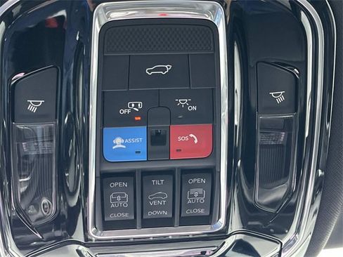 Used 2024 Jeep Grand Cherokee Overland w/ Luxury Tech Group IV image 39