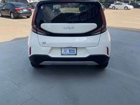 Used 2025 Kia Soul S FWD image 7
