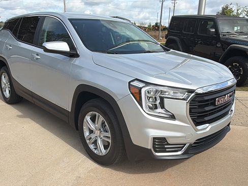 Used 2022 GMC Terrain SLE image 5