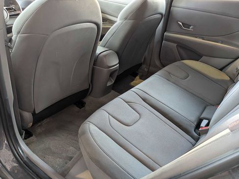 Used 2024 Hyundai Elantra SE image 15