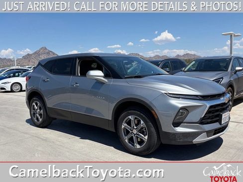 Used 2025 Chevrolet Blazer LT FWD image 1