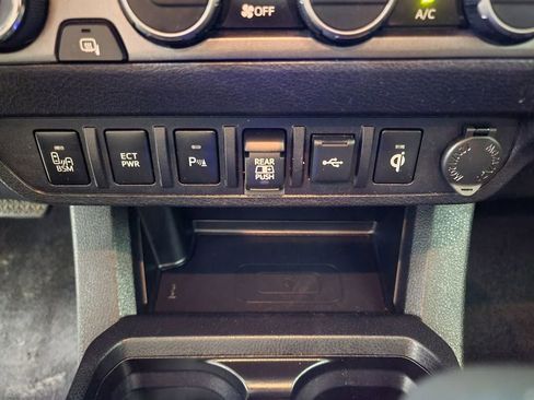 Used 2023 Toyota Tacoma TRD Off-Road image 34