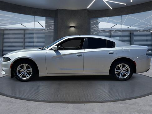 Used 2022 Dodge Charger SXT w/ Driver Convenience Group RWD image 3