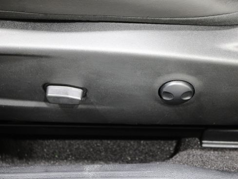 Used 2023 Dodge Challenger SXT w/ Plus Package image 5