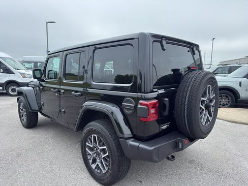 Used 2025 Jeep Wrangler Unlimited Sahara AWD/4WD image 7