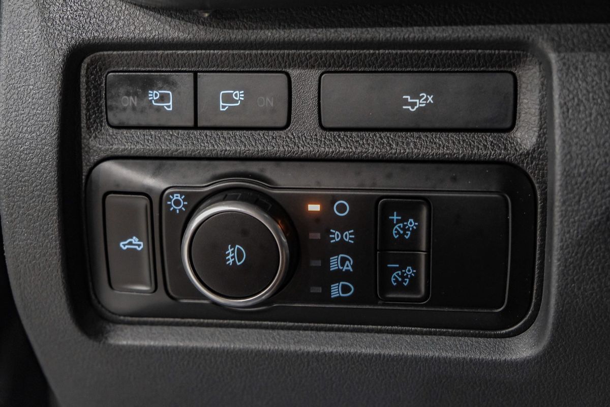 Used 2023 Ford F350 Lariat w/ FX4 Off-Road Package AWD/4WD image 28