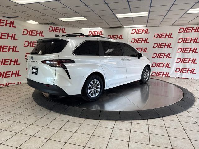 Used 2025 Toyota Sienna XLE w/ XLE Plus Package FWD image 30