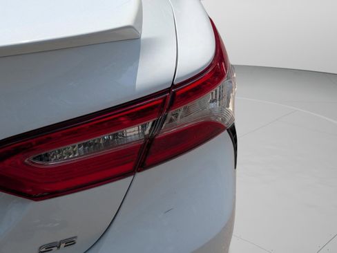 Used 2018 Toyota Camry SE image 23