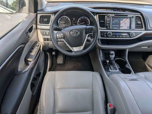 Used 2016 Toyota Highlander Limited w/ Driver Technology Package FWD image 15