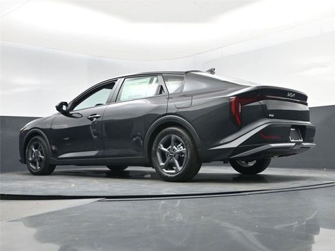 New 2025 Kia K4 LXS image 12