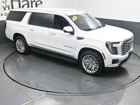 Used 2025 GMC Yukon XL Denali AWD/4WD image 47