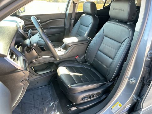 Used 2023 GMC Acadia Denali image 11