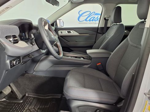 Used 2025 Ford Explorer Active image 12