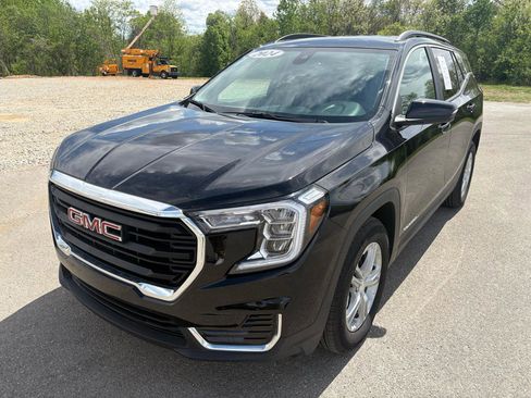 Used 2024 GMC Terrain SLE w/ Driver Convenience Package image 7