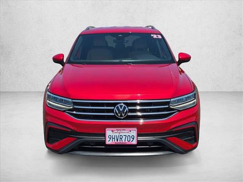 Used 2023 Volkswagen Tiguan SE FWD image 2