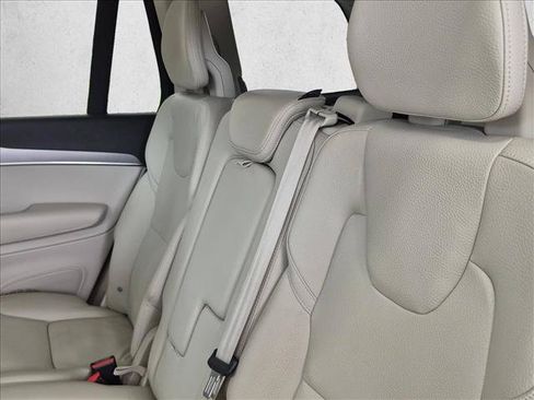 Used 2023 Volvo XC90 B5 Core AWD/4WD image 16