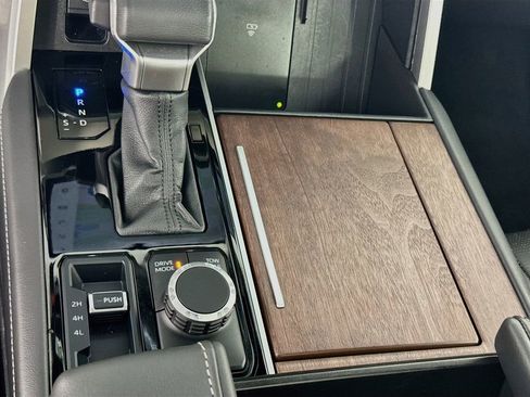 Used 2025 Toyota Sequoia Capstone AWD/4WD image 19