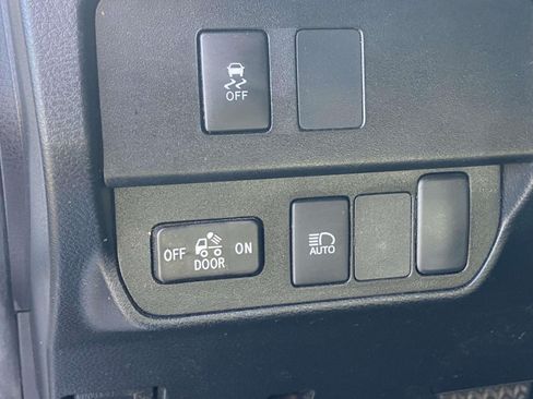 Used 2022 Toyota Tacoma SR AWD/4WD image 19
