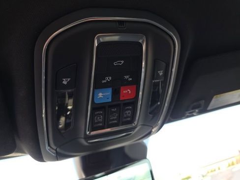 Used 2025 Jeep Grand Cherokee Overland w/ Adv Protech Group III image 34