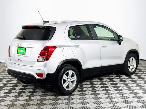 Used 2022 Chevrolet Trax LS w/ Tint and Cruise Package FWD image 8