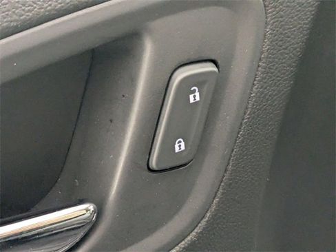 Used 2020 Chevrolet Colorado LT w/ LT Convenience Package image 11