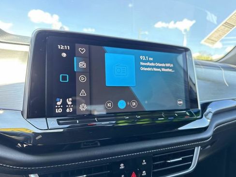 Used 2025 Volkswagen Atlas Cross Sport SE FWD image 24