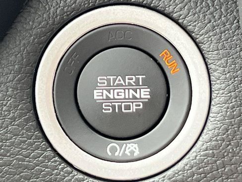 Used 2024 RAM 1500 Laramie AWD/4WD image 32