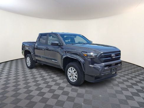 Used 2025 Toyota Tacoma SR5 AWD/4WD image 5