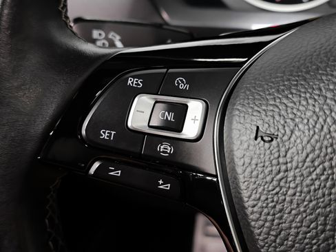 Used 2020 Volkswagen Tiguan SE R-Line image 33