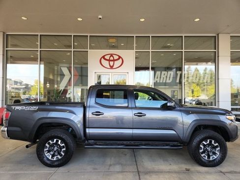 Certified 2023 Toyota Tacoma TRD Off-Road AWD/4WD image 3