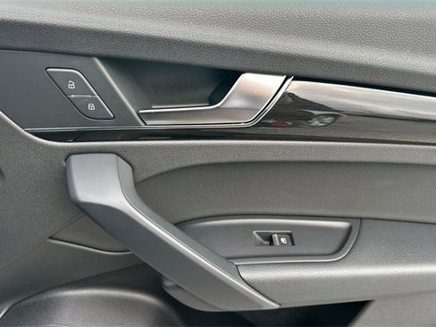 Used 2020 Audi Q5 2.0T Premium w/ Convenience Package image 21