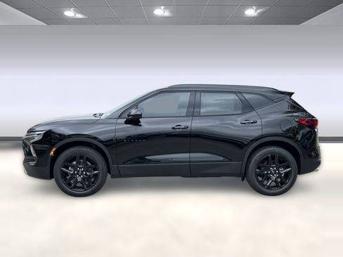 New 2026 Chevrolet Blazer LT w/ Convenience Package FWD image 2