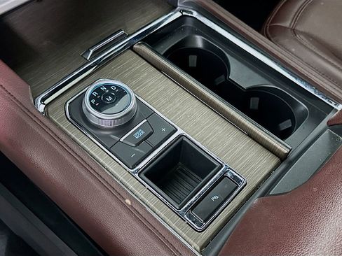 Used 2024 Ford Expedition Limited image 31