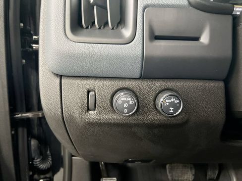 Used 2022 Chevrolet Colorado Z71 w/ Z71 Midnight Edition AWD/4WD image 16