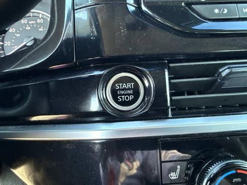 Used 2024 Nissan Pathfinder SV image 28