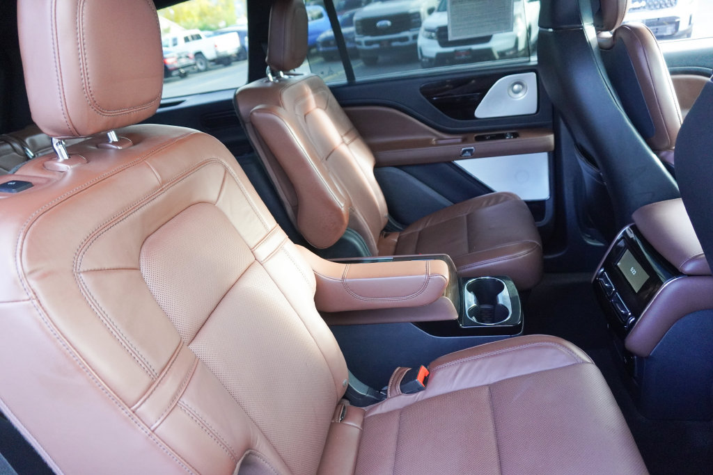 Used 2025 Lincoln Aviator Reserve w/ Equipment Group 201A AWD/4WD image 39