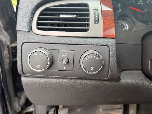 Used 2013 Chevrolet Avalanche LTZ AWD/4WD image 19