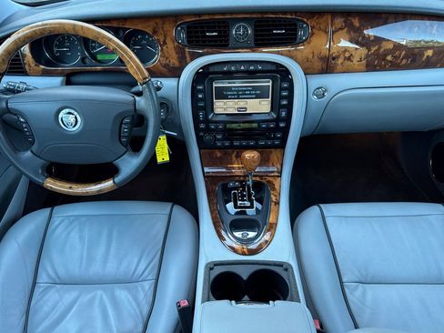 Used 2008 Jaguar XJ8 image 14