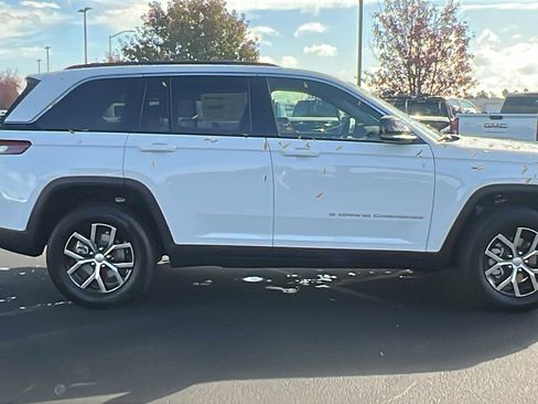 New 2025 Jeep Grand Cherokee Limited image 2