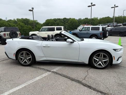 Used 2024 Ford Mustang Convertible RWD image 8