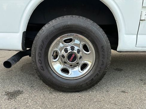 Used 2016 GMC Savana 2500 RWD image 28