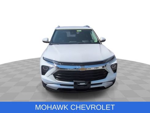 Used 2024 Chevrolet TrailBlazer LT w/ Convenience Package AWD/4WD image 3